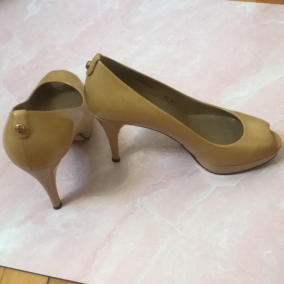 Stuart Weitzman nude patent leather platform heel - Picture 3 of 11